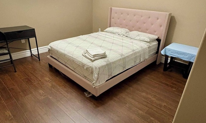 Woodslee House | Cozy and quiet room close to riverside.