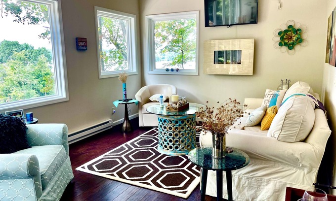 Perrysville Cottage | Cozy and Serene Two Bedroom Cottage on the Lake