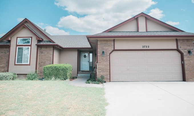 Greenwich House | Cozy and Spacious Home, Quiet neighborhood