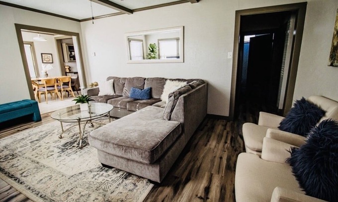 College Station House | Cozy and stylish home 2 blocks from Texas A&M University