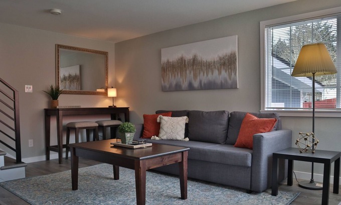 Shoreline House | Cozy and Stylish - 2BR Hideaway w/ EV Charging