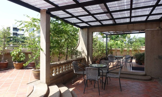 Thung Maha Mek House | Cozy and Spacious 6BR House Central Bangkok