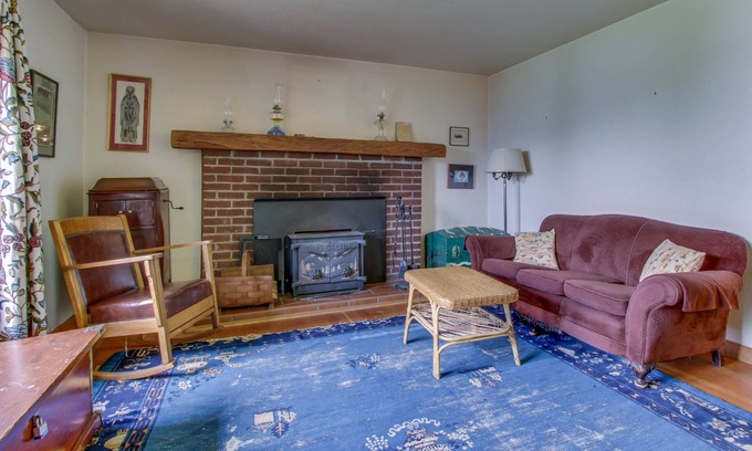 Sandpoint Cabin | Cozy and Warm Lakefront Home with Great Views, Large Deck, Free WiFi, and Dock