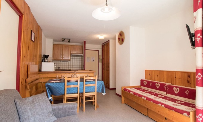 Val Cenis Apartment | Cozy apartment for 7 in Val Cenis Lanslebourg, 300m from slopes, balcony, and close to amenities