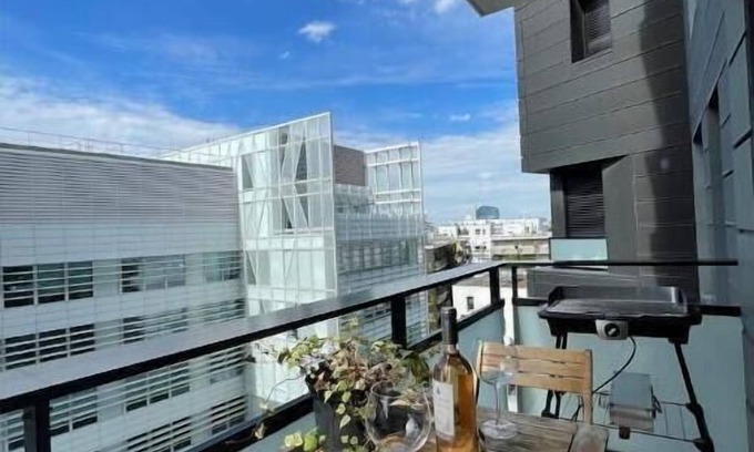 Issy-les-Moulineaux Apartment | Cozy apartment with Balcony view Eiffel Tower view
