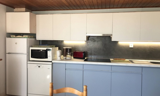 La Tranche-sur-Mer Apartment | Cozy Apartment 200m from Beach with Balcony and Parking
