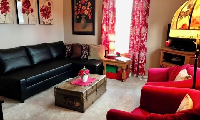 McKenzie Towne Apartment | Cozy Apartment Above Garage in Calgary SE