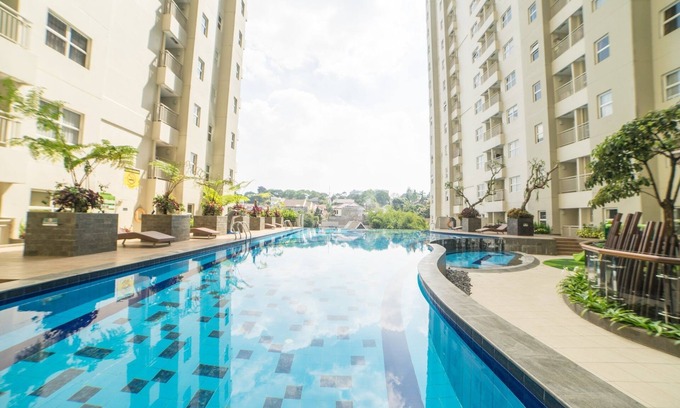 Hegarmanah Apartment | Cozy Apartment at Parahyangan Residence with Direct Access to Swimming Pool