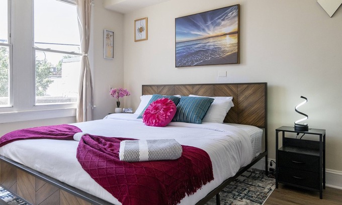 Brightwood Park Apartment | Cozy Apartment at Washington DC! Sun Filled & Comfortable!