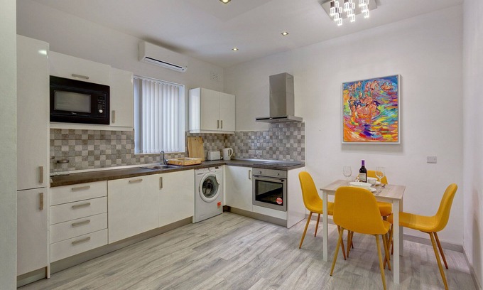 Tower Road Apartment | Cozy Apartment in an Amazing Location
