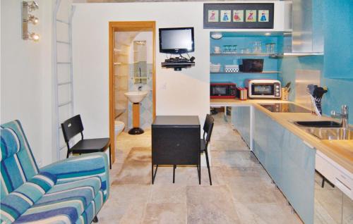 Beaucaire Apartment | Cozy Apartment In Beaucaire With Wifi