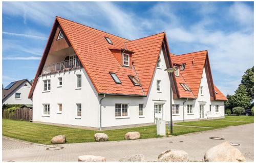 Elmenhorst/Lichtenhagen Apartment | Cozy Apartment In Elmenhorst With Wifi