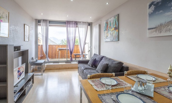 Viel-Alpe Apartment | Cozy apartment in Huez, near center, up to 4 pax