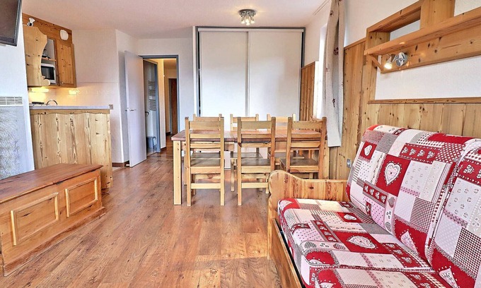 La Perriere Apartment | Cozy Apartment in La Tania, Ski-in/Ski-out, Sleeps 6, Balcony, Near Ski Lift