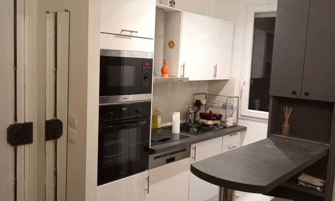 Arsenal Apartment | Cozy Apartment in Le Marais