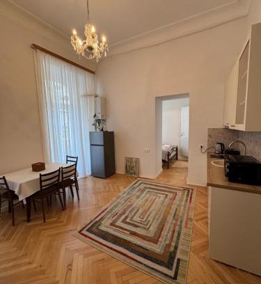 Sololaki Apartment | Cozy Apartment in Old Town Tbilisi