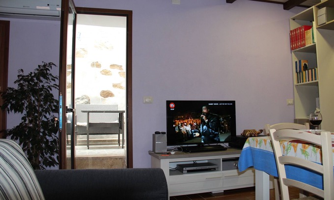 Posada Apartment | Cozy apartment in the historic village of Posada.