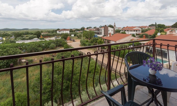 Zbandaj Apartment | Cozy apartment in Zbandaj with WiFi