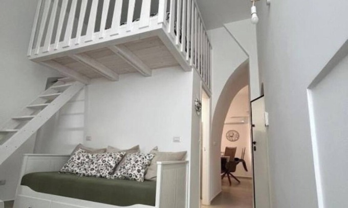 Ruvo di Puglia Apartment | Cozy apartment in the historic center overlooking the main square.