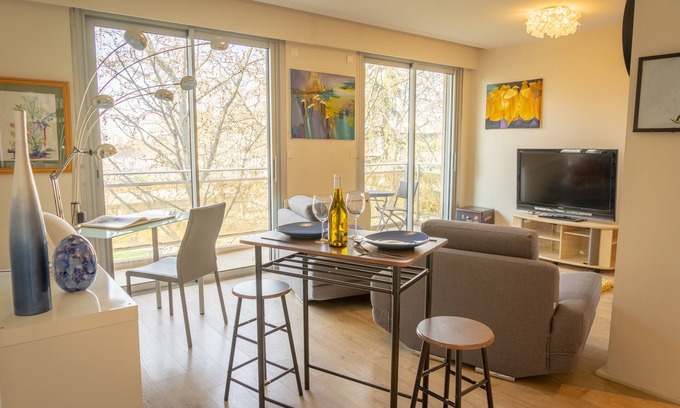 Monplaisir Apartment | Cozy Apartment - Le Monplaisir
