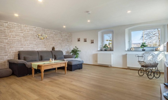Grunkraut Apartment | Cozy Apartment 'Lochdomizil' with Mountain View, Garden & Wi-Fi
