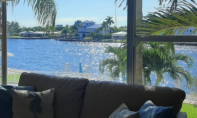 Pompano Beach Apartment | COZY APARTMENT OVER THE INTRACOASTAL CANAL, ONE BLOCK TO THE BEACH, WATER VIEWS