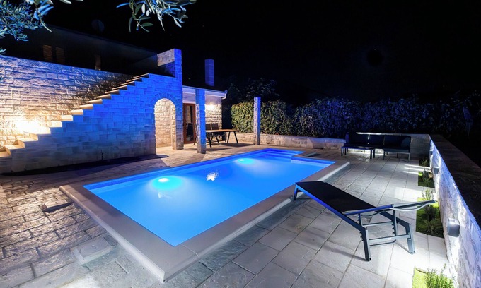 Trogir Apartment | Cozy Apartment Pool close to Trogir & Airport