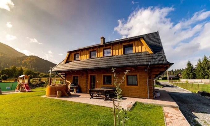 Lazisko Apartment | Cozy apartment with a balcony and mountain view in Chalet