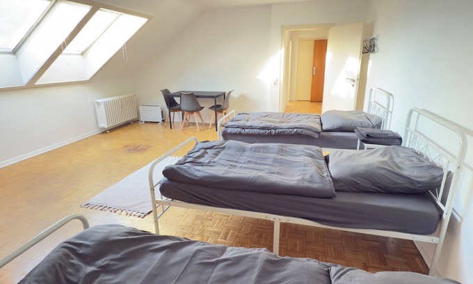 Leverkusen Apartment | Cozy apartment with 3 single beds & kitchen in Leverkusen