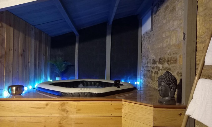 Rochefort Apartment | Cozy apartment with jacuzzi and terrace in Rochefort, Charente-Maritime (17)