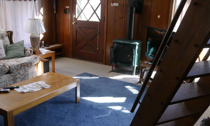 Montgomery Center Apartment | Cozy apartment with fantastic views 5 miles from Jay Peak