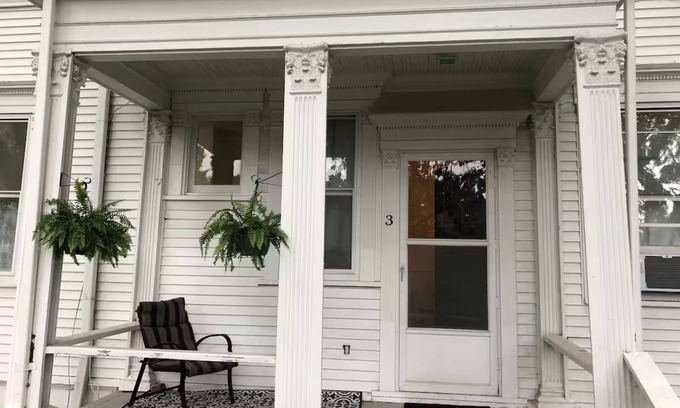 Davenport Apartment | Cozy apartment with WiFi and AC in fantastic Davenport, great location!