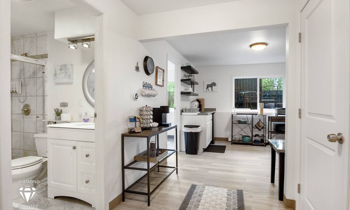 Russian Jack Park House | Cozy Arctic Den w/Hot Tub, 10 min from downtown