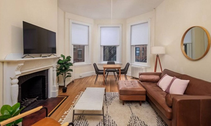 Back Bay West Apartment | Cozy Back Bay | 1Br / 1Bth
