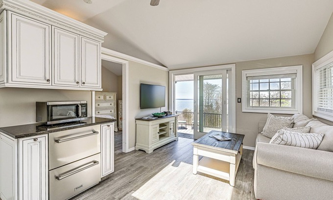 Baiting Hollow Cottage | Cozy Baiting Hollow Bungalow: Views, Walk to Beach