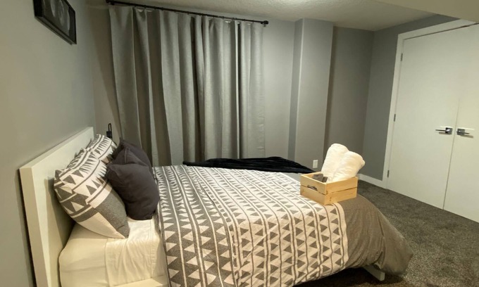 Southwest Edmonton Apartment | Cozy Basement With Seperate Entrance, 1Bed, 1Bath, and 15 minutes to the Airport