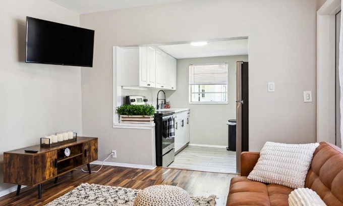 Ballast Point House | Cozy Bayshore - A Perfectly Located Paradise