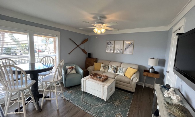 Holiday Isle Condo | Cozy Beach Condo in Destin’s Sandpiper Cove #1074