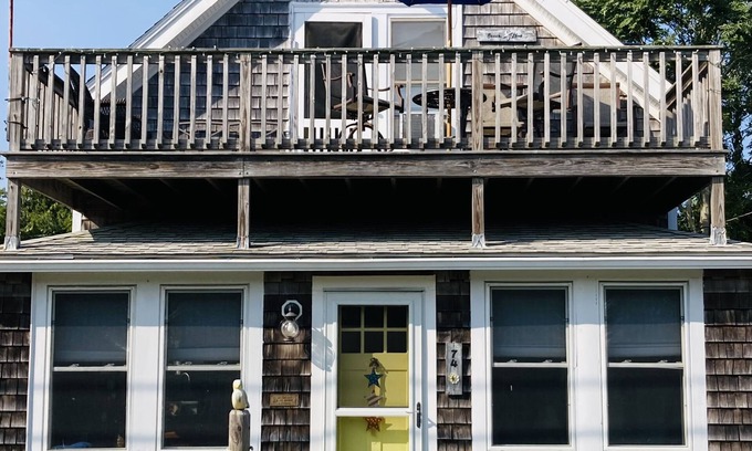 Fairhaven House | Cozy Beach Cottage just steps to a small quiet beach and public boat ramp.
