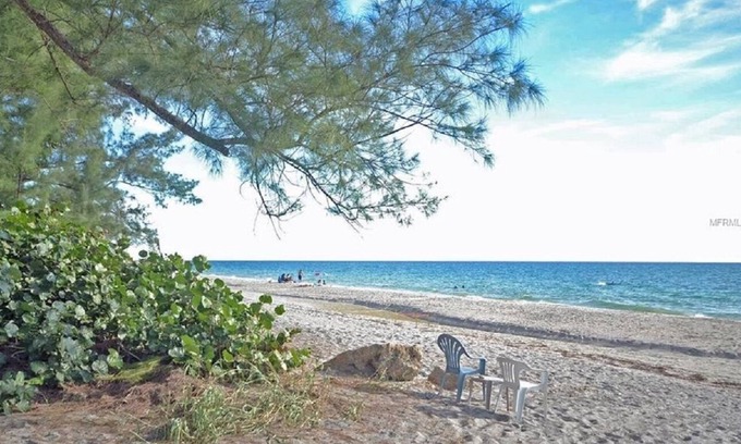 Englewood House | Cozy Beach Cottage Two block walk to Beach!