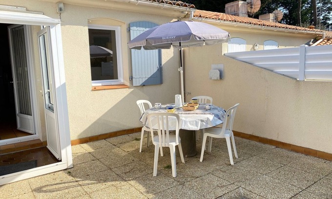 Bretignolles-sur-Mer House | Cozy Beachside House with Courtyards, WiFi & Parking - 800m from Dunes Beach