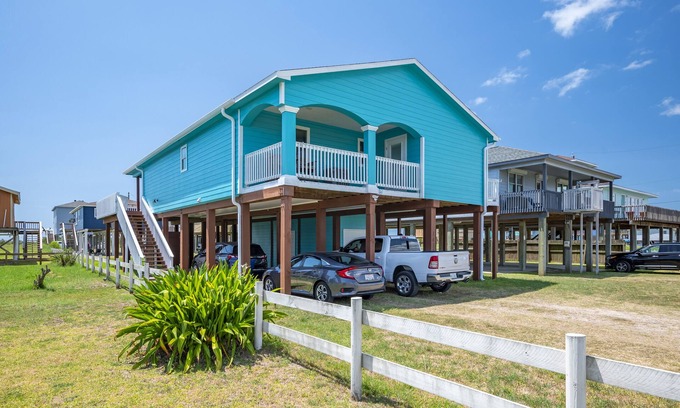Surfside Beach House | Cozy Beach House with Fantastic Beach and Bay View!