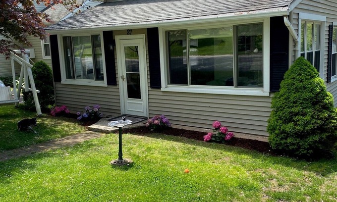Old Lyme House | Cozy beach house walking distance to private beach