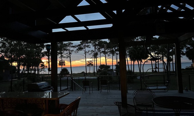 East End House | Cozy Beach House with large deck and stunning bay view