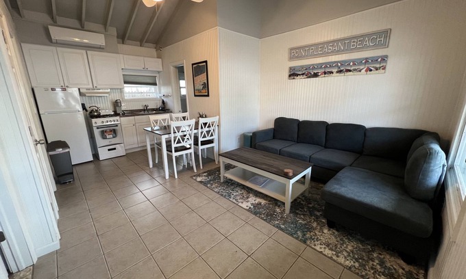 Point Pleasant Beach Condo | Cozy Beach Getaway 2 BR 1BA, with Parking Spot!