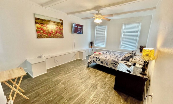 Bayview Apartment | Cozy Beachfront Apartment! 2 bedroom/1 bath, in peaceful East Beach