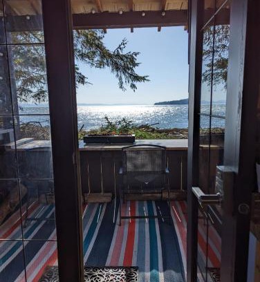 Sooke House | Cozy Beachfront Cabin at Woodside Farm