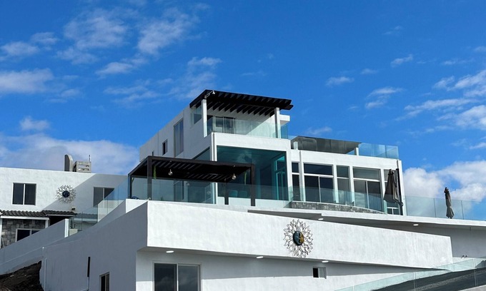 Playas De Tijuana Villa | Cozy Beachfront Casita, on the coast of Tijuana