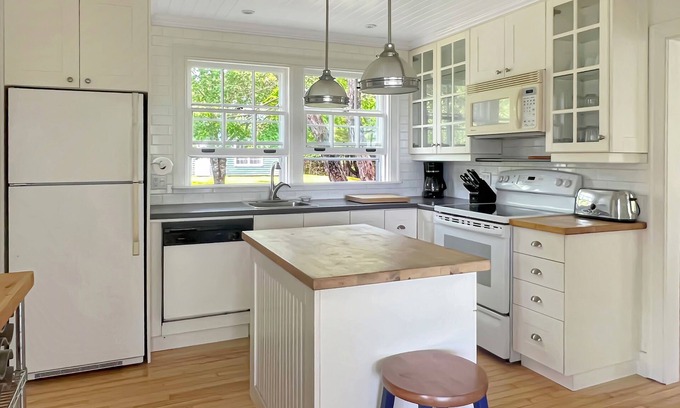 Roseway Cottage | Cozy beachfront cottage. Pet friendly!