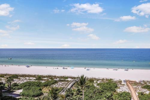 Marco Island House | Cozy beachfront getaway with pool and spa